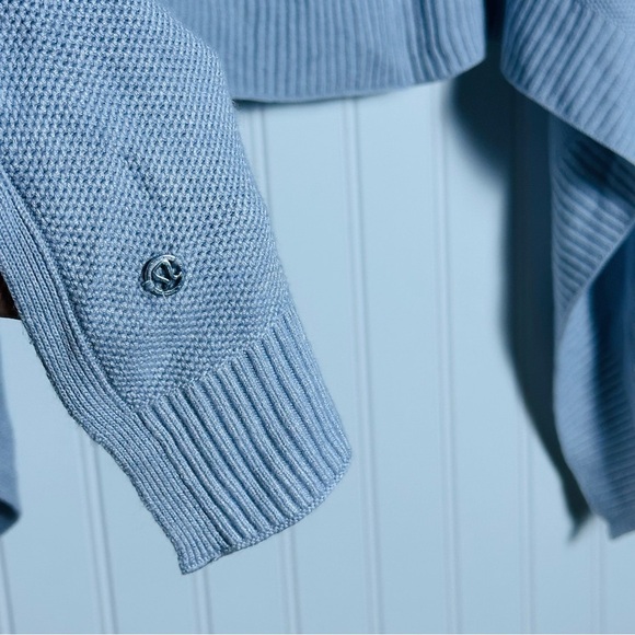 Lululemon Forward Flow Cape Travel Casual Soft
Silver Fox / Alpine White OSFA - Picture 12 of 15